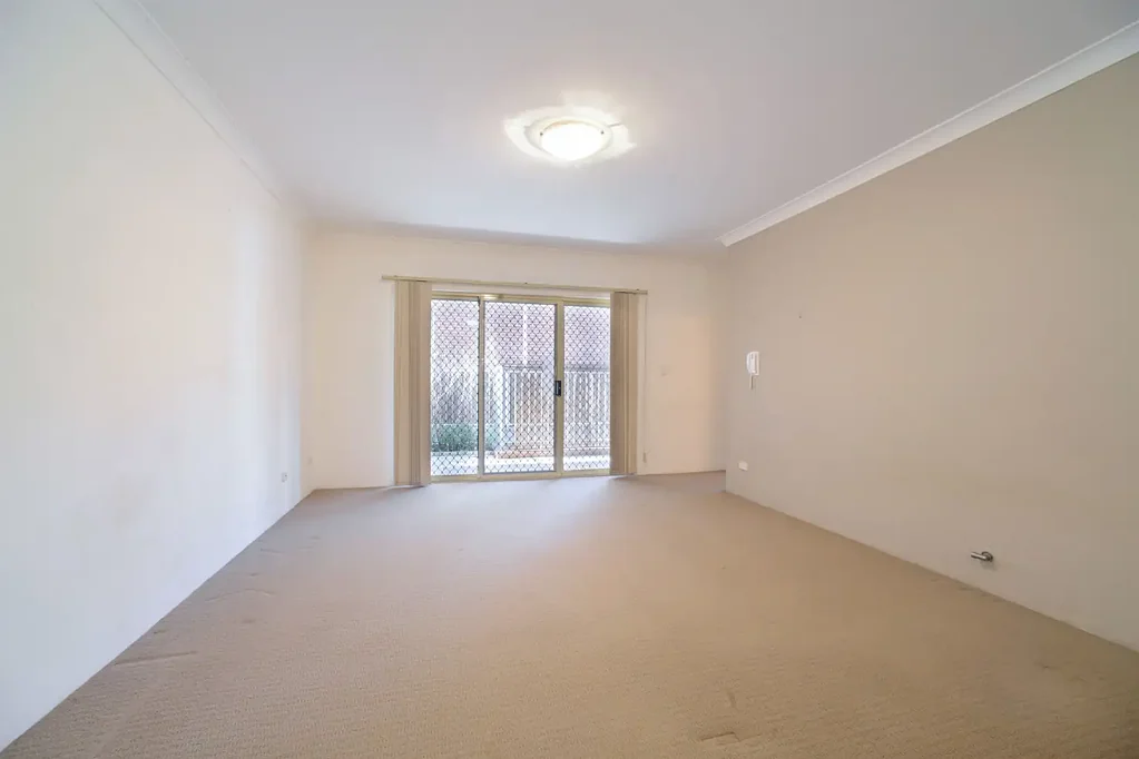 Conveniently Located One Bedroom apartment with Parking