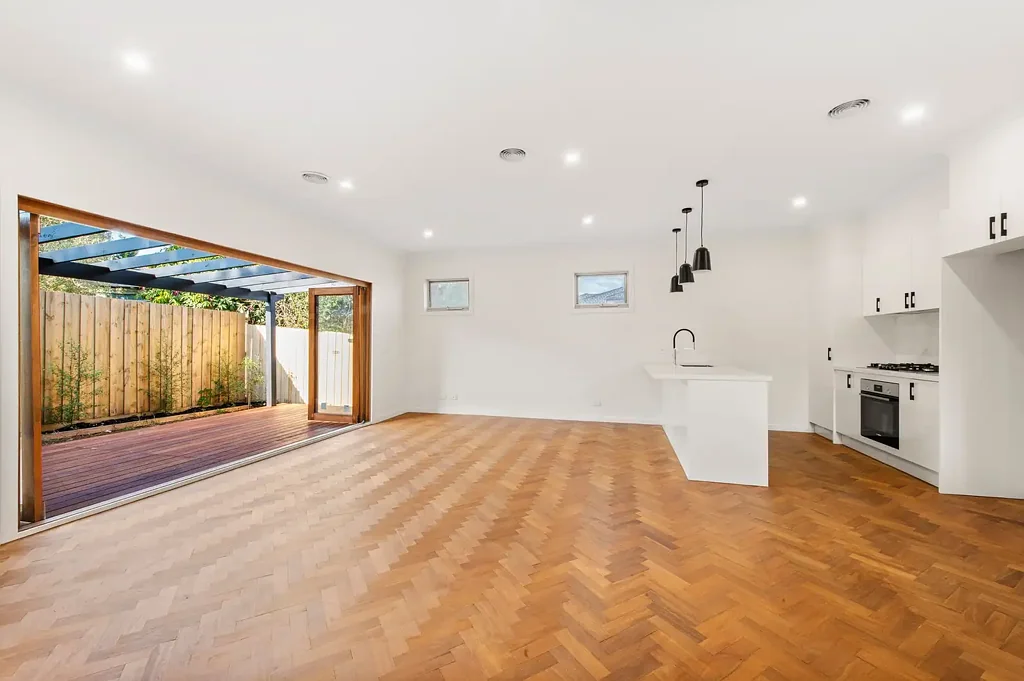 Townhouse Combing Luxury, Contemporary and Low Maintenance Living
