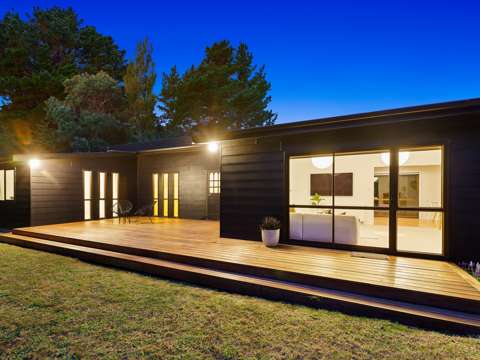 Raumati Beach 4房  Easy Family Living | Fabulous Location