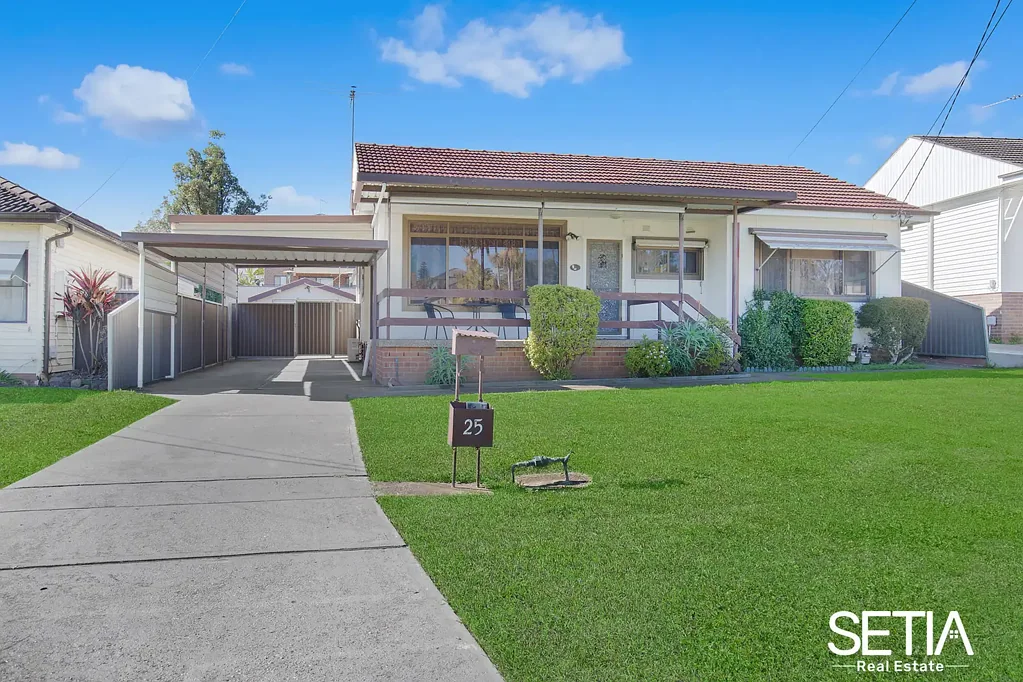 Blacktown 5房 4卧带 granny flat 553㎡阔地 主卧套间步入衣帽间 现代厨电齐全 步行即达学校商圈 高速便利 Huge Family Home With Granny Flat