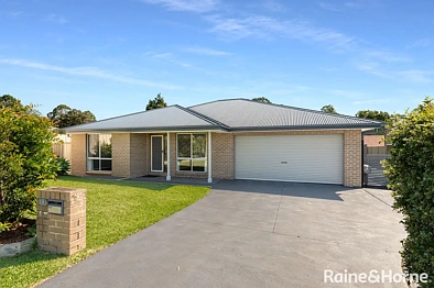 Bomaderry 3Habitaciones Spacious Family Living with Poolside Entertaining in a Quiet Cul-de-Sac