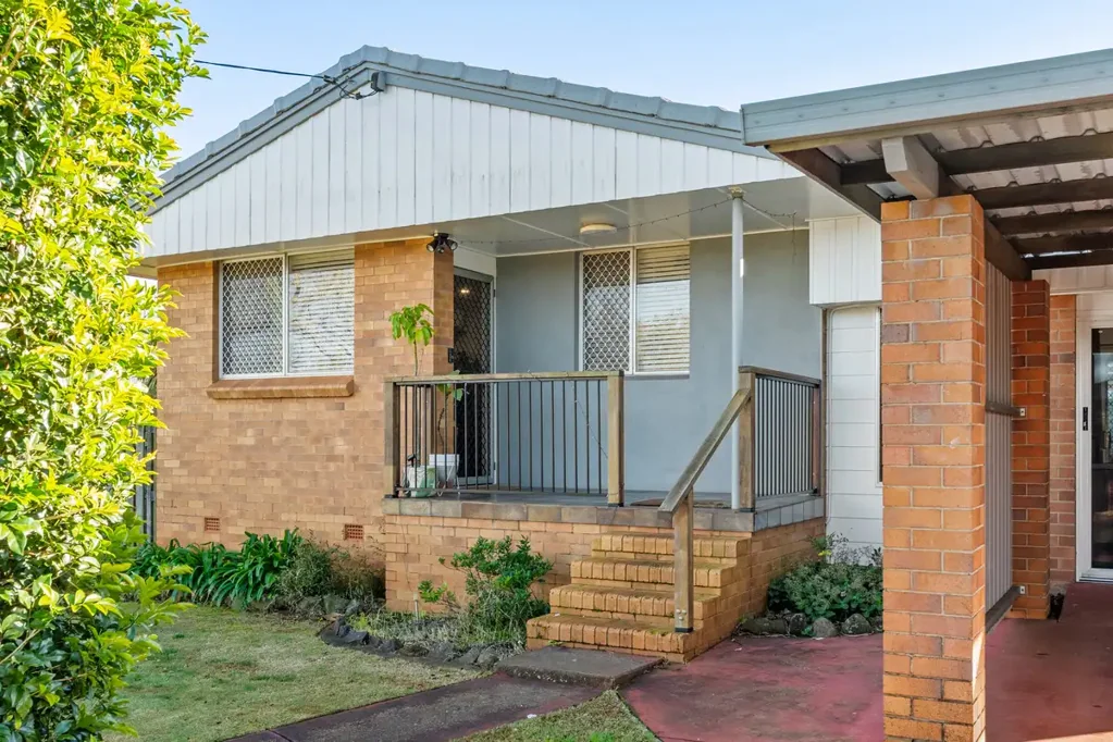 17 Coates Street, Kearneys Spring, QLD 4350