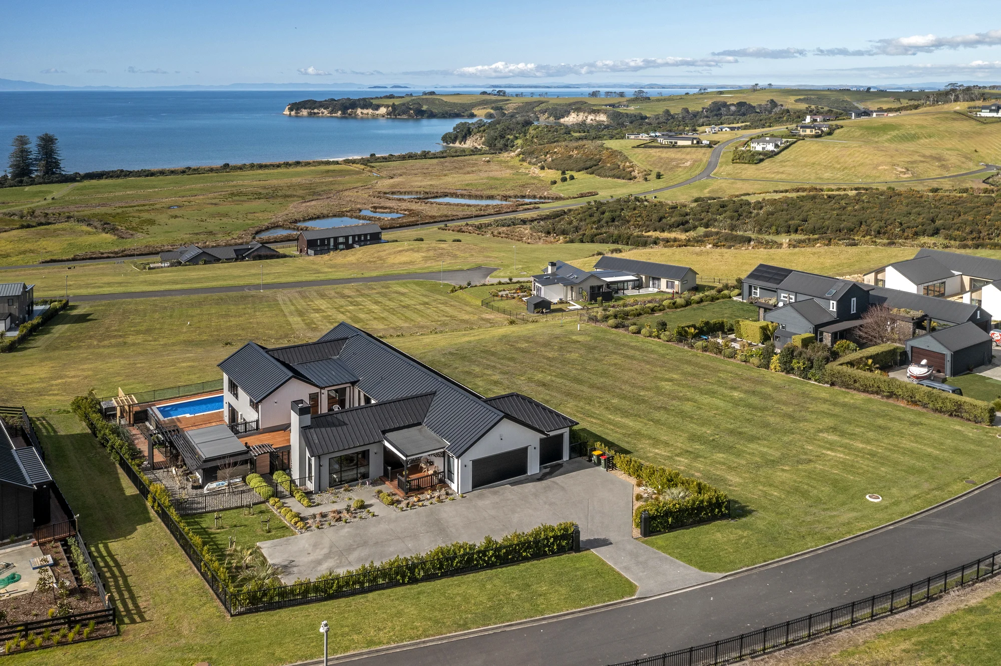 Okura 5Kwarto Coastal Luxury with Commanding Views