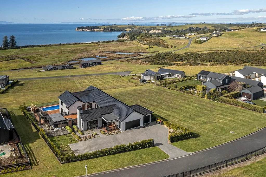 Okura 5कमरा Coastal Luxury with Commanding Views