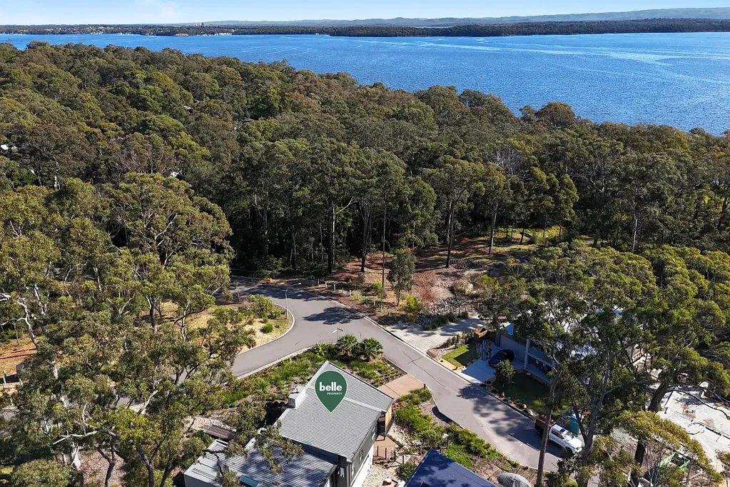 Murrays Beach 4房  Exceptional Lakeside Home, Quietly Positioned Between the Lake and Choice of Surf Beaches.