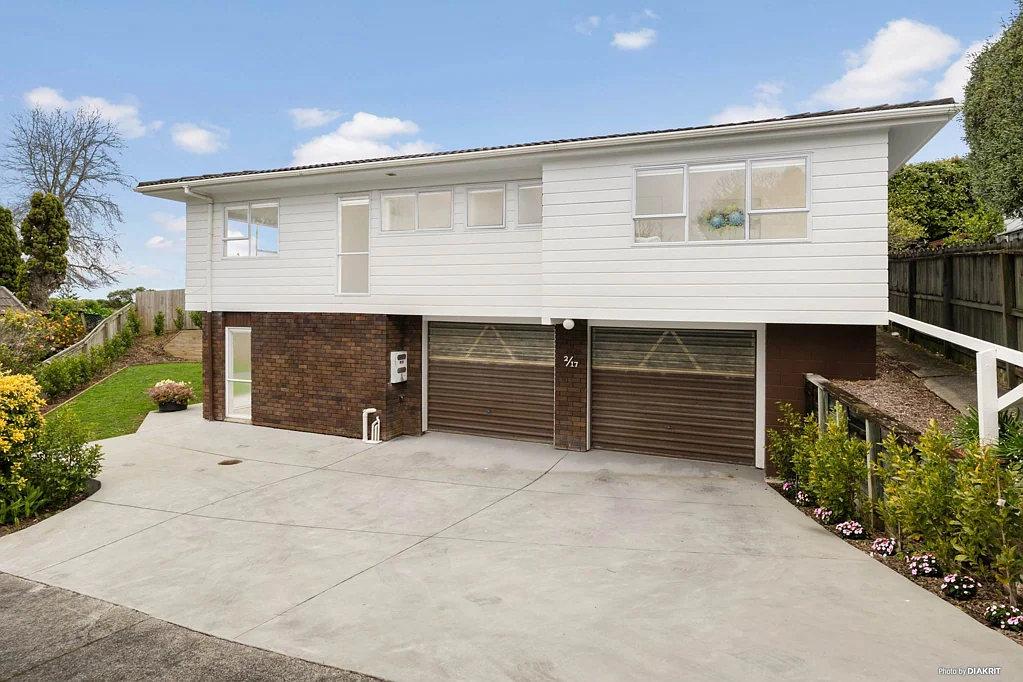 Shelly Park 3 Bedroom Move-In Ready + New Kitchen + Gigantic Garage!