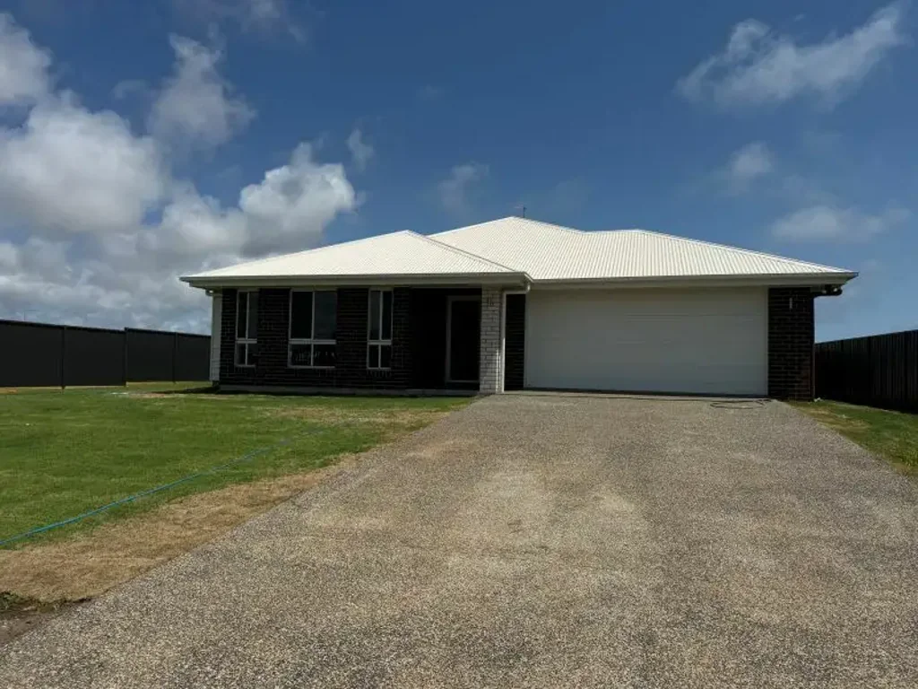 Modern Living in Beach Links Estate – Stunning 4-Bedroom Home for Rent!