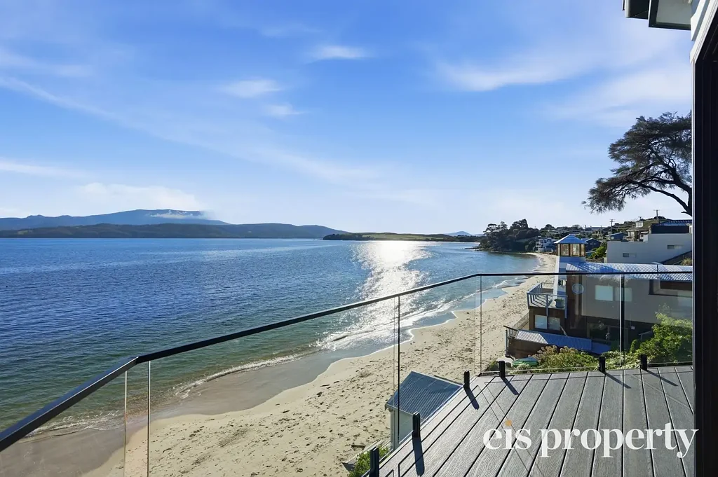 Opossum Bay 3房  Absolute beachfront...where every day feels like a Holiday!