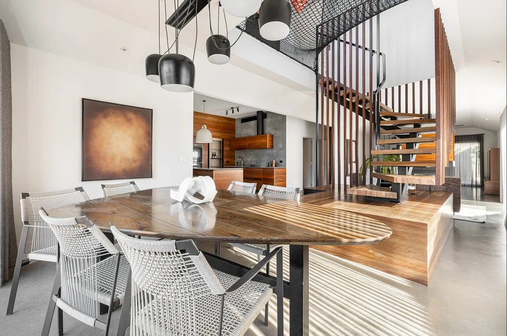 Stunning Contemporary Residence with Exceptional Design and Luxurious Living
