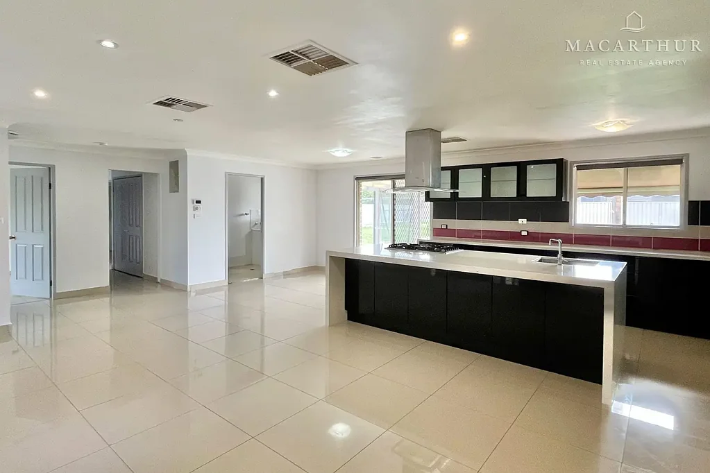 12 Kobi Place, Glenfield Park, NSW 2650