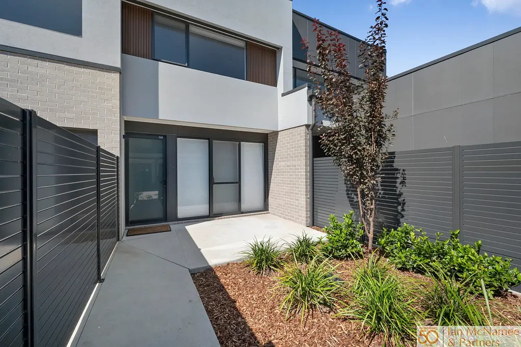 Luxurious 3 Bedroom 2-Storey Townhouse in Googong