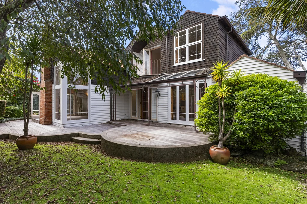 Expansive Living | Unbeatable Location
