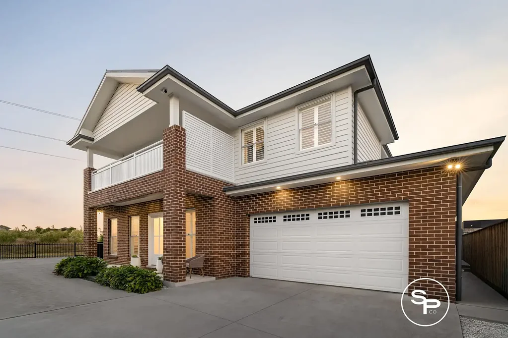 Gledswood Hills 4બેડરૂમ A Family Home of Distinction with Elegant Interiors and Sparkling Pool