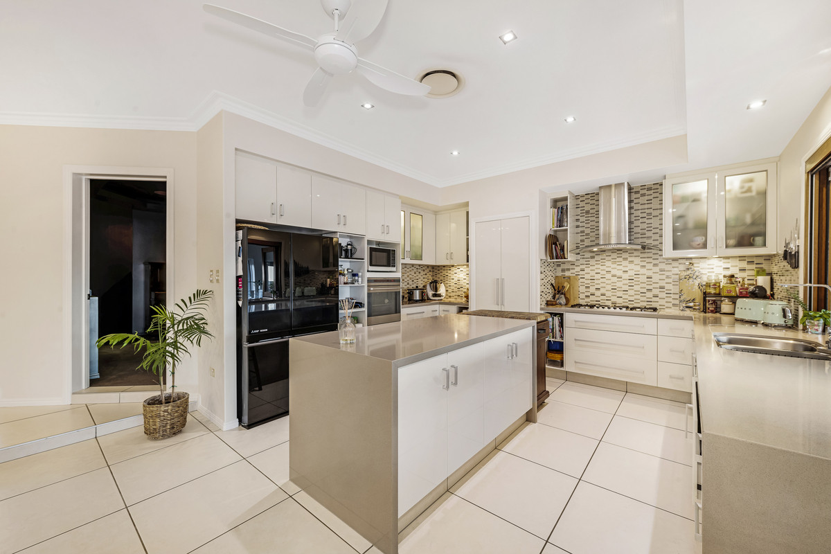 15 PANORAMIC WAY, BARGARA QLD 4670, 0 chambres, 0 salles de bain, House