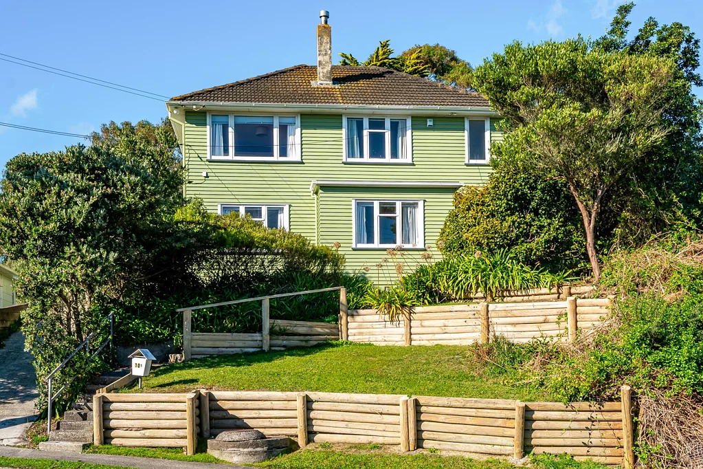 Cannons Creek 3房  ELEVATED, SUNNY & MOVE IN READY