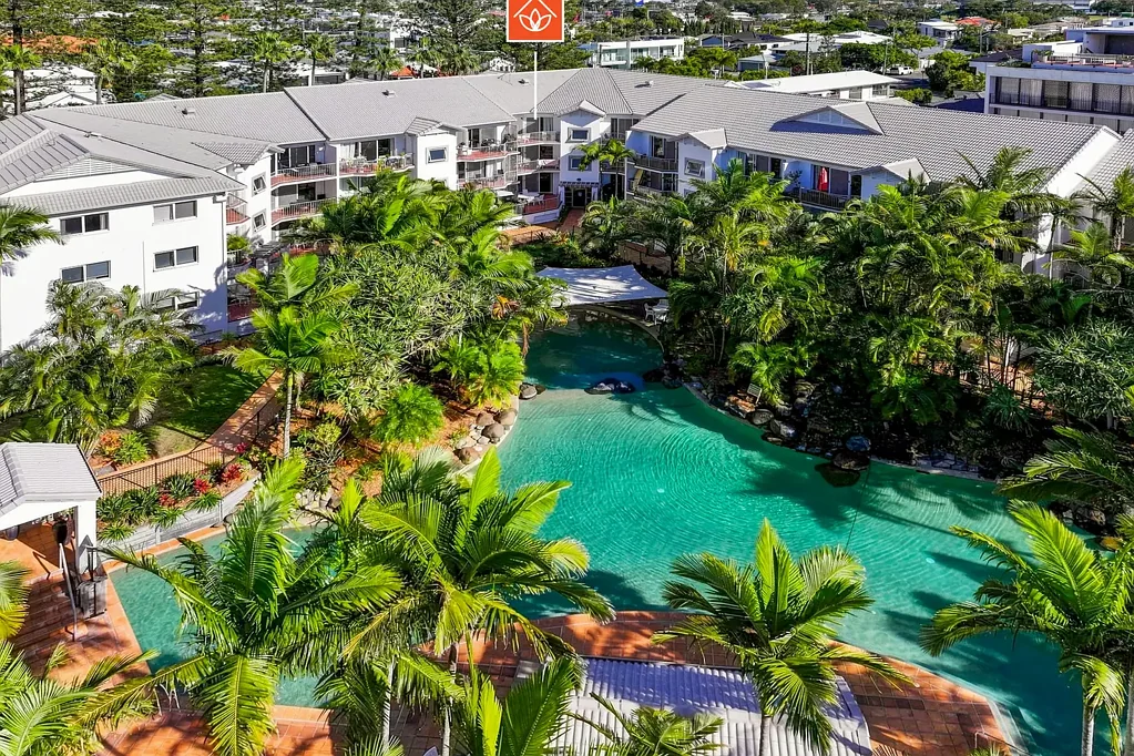 Miami 3 Slaapkamer TOP FLOOR RESORT STYLE LIVING – FOOTSTEPS TO THE BEACH