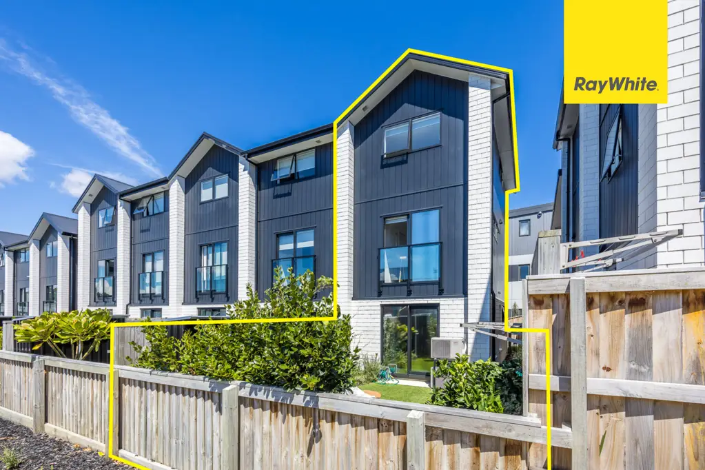 Mount Albert 2 Bedroom Modern Townhouse with a Stunning Outdoor Living