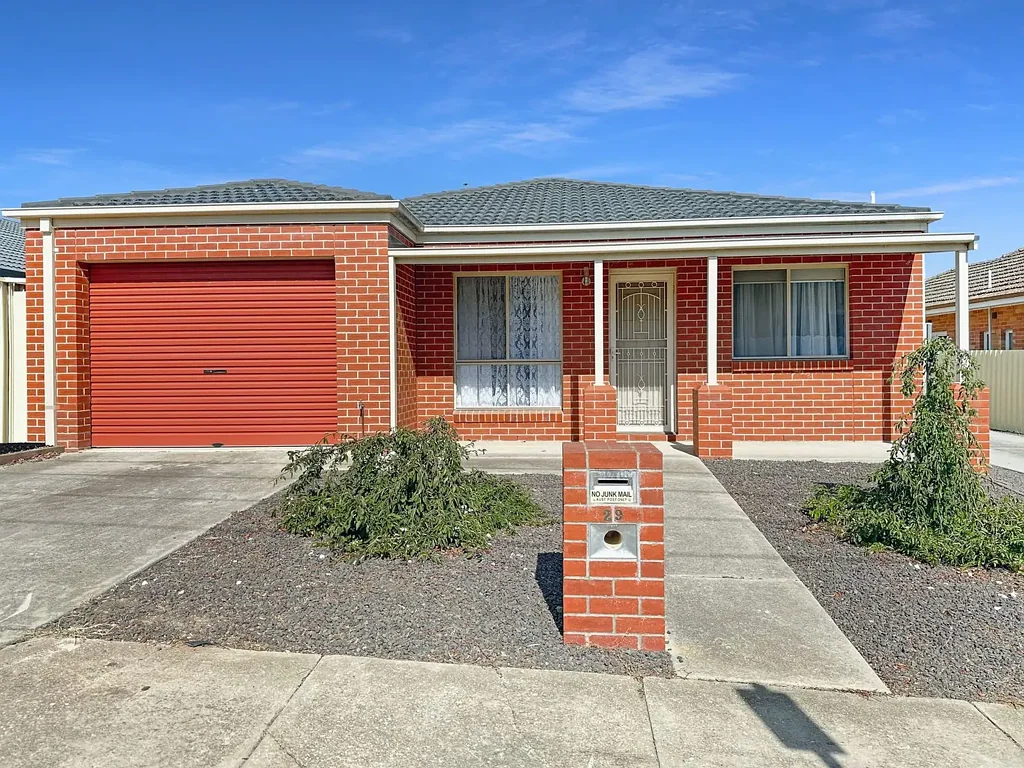 THREE BEDROOM UNIT IN MARYBOROUGH