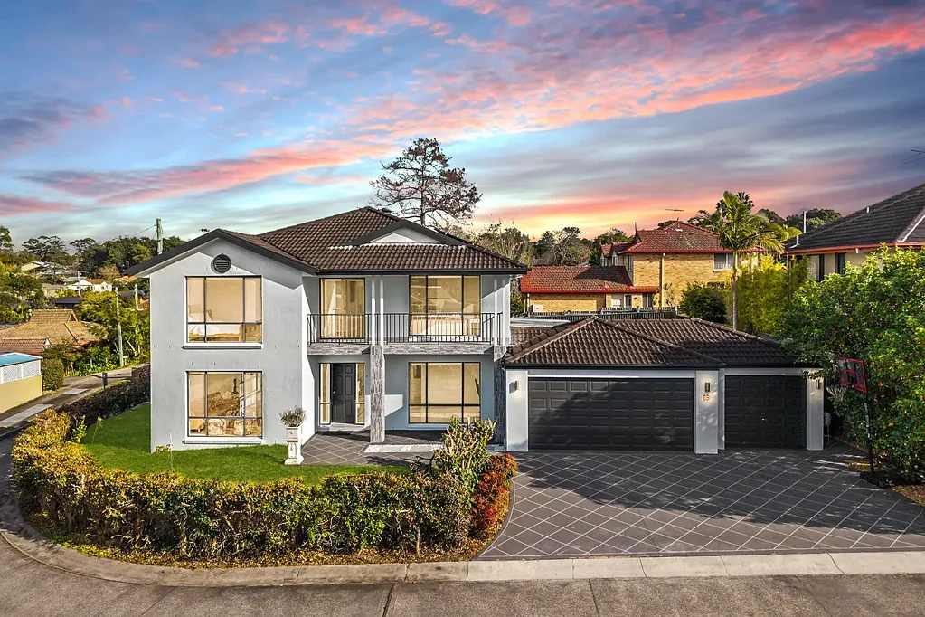 Asquith 5 Bedroom Grand Family Residence