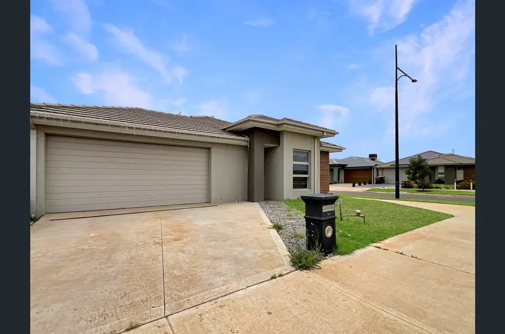 Spacious 4 bedroom in Cobblebank!!