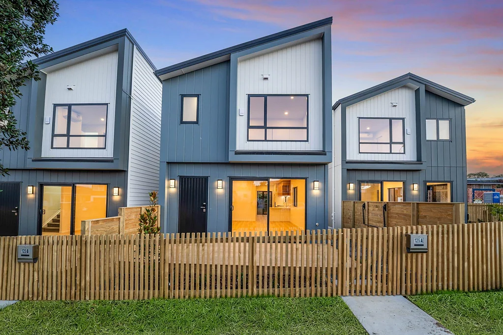 Pakuranga Heights 4침실 MODERN FAMILY LIVING – SMART TWO-LEVEL DESIGN