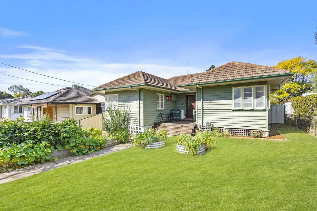 Salisbury 3房 迷人的 Weatherboard 住宅，坐拥 Toohey Forest 景观。 Charming weatherboard home with Toohey Forest Vista.