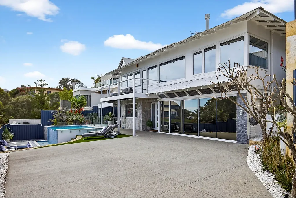 Quinns Rocks 4 Bedroom FABULOUS FAMILY LIVING!
