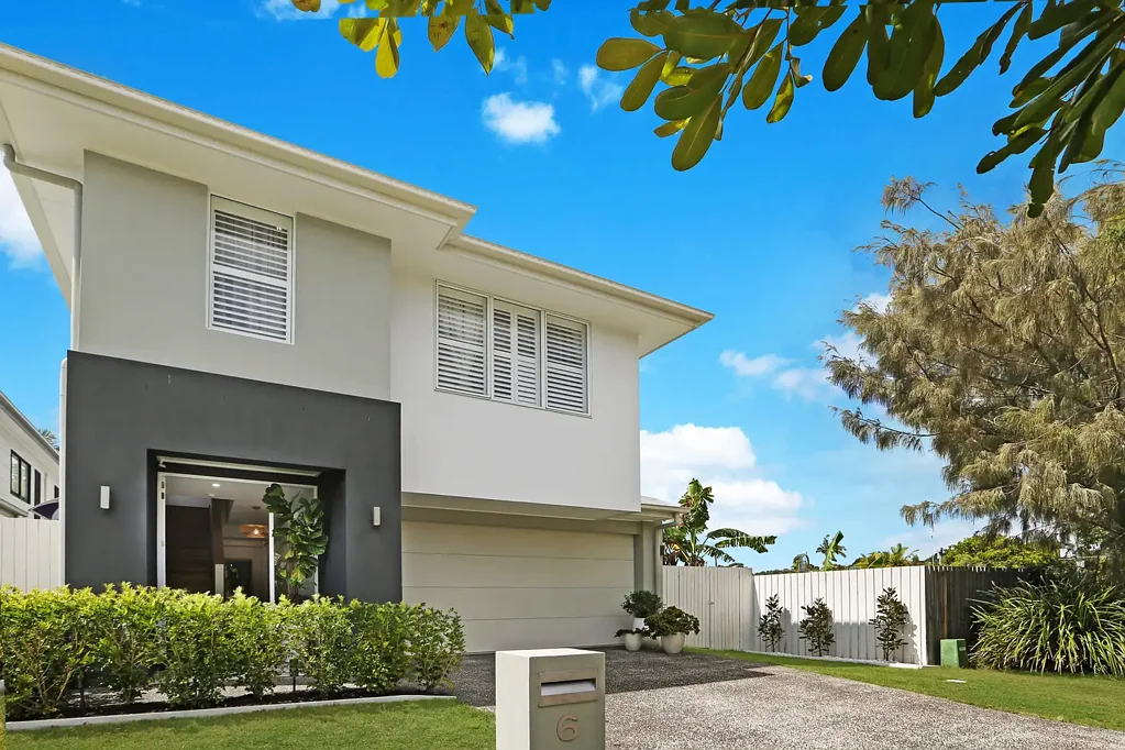 Mudjimba 4房  Coastal Elegance Meets Modern Comfort