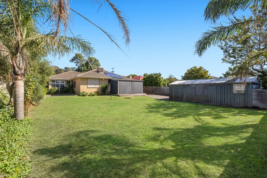 Carrum 5 Slaapkamer Spacious Family Living on a huge block of 920m2 (approx.) in Prime Carrum Location