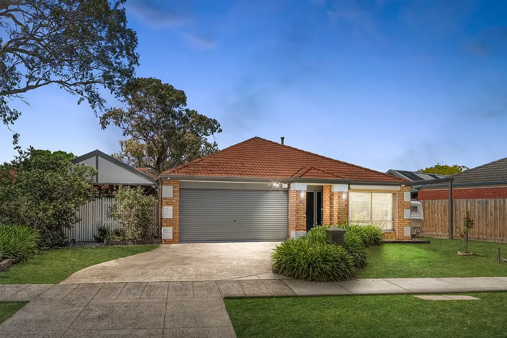 35 Henry Lawson Drive, Lynbrook, VIC 3975