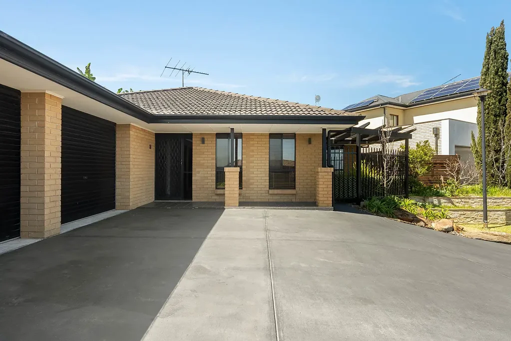 Craigmore 4Phòng ngủ Contemporary Family Living with Space to Entertain.