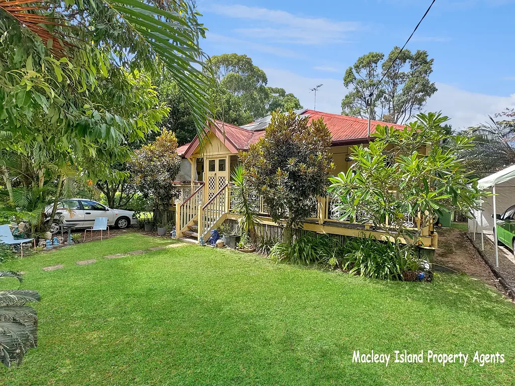 Macleay Island 3침실 Charming 100+ Year Old Workers Cottage – A Timeless Island Retreat!