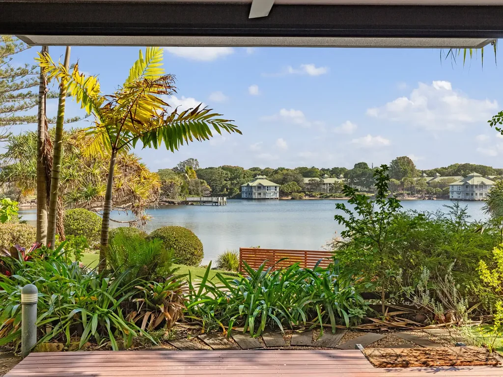 Twin Waters 2房  Renovated Waterside Villa Opposite the Beach