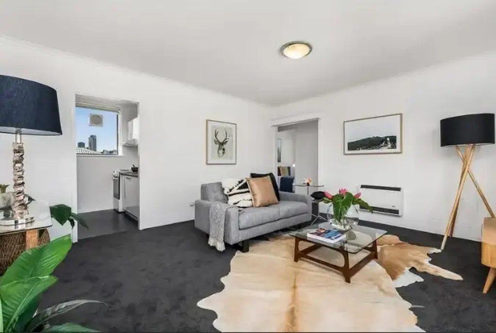 Spacious and Airey with City and Tree Top Views!