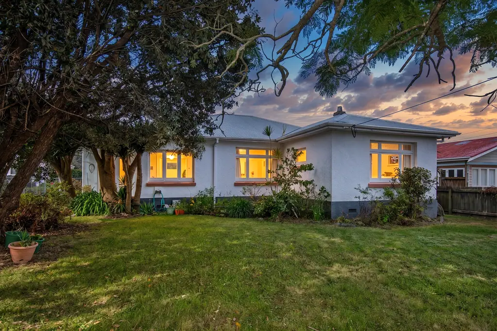 Kensington 3 Bedroom They Don't Make Them Like This Anymore!