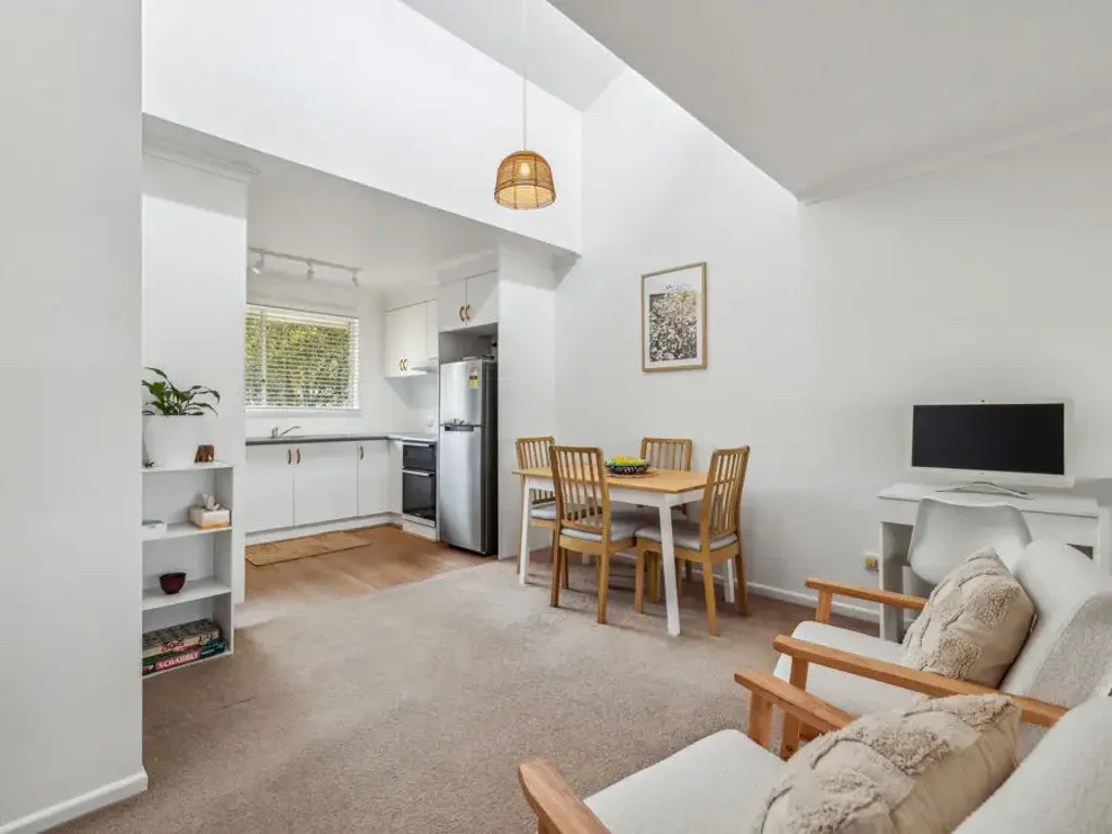 Toormina 3Moenga Stylish Coastal Townhouse...