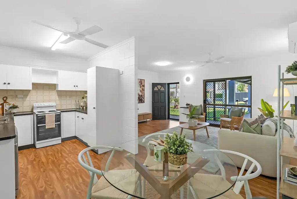 Edmonton 4房  Peaceful Family Living Backing onto Parkland