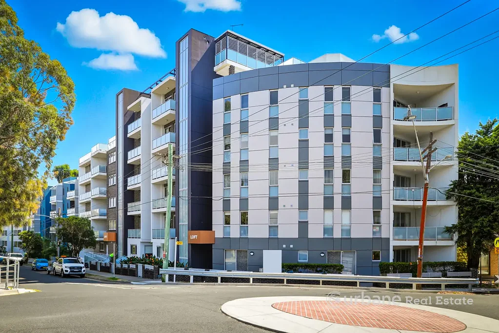 Homebush 2 Slaapkamer Prime Homebush Location | Spacious Living & Sunlit Balcony