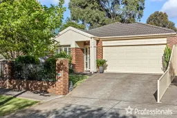 2/2 Panorama Drive, Hillside