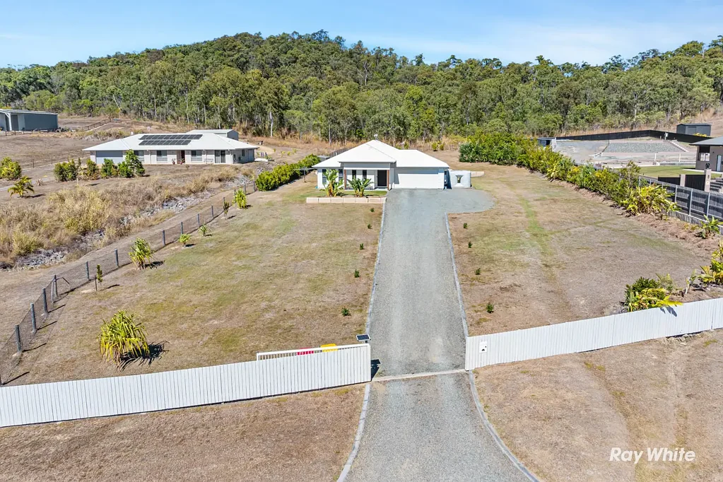 Tanby 4房  Near-New Family Home on a Spacious Lifestyle Block