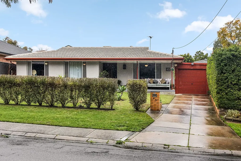 Hope Valley 3房  A WELL LOVED FAMILY HOME WITH SPACE, PRIVACY AND A HUGE SHED