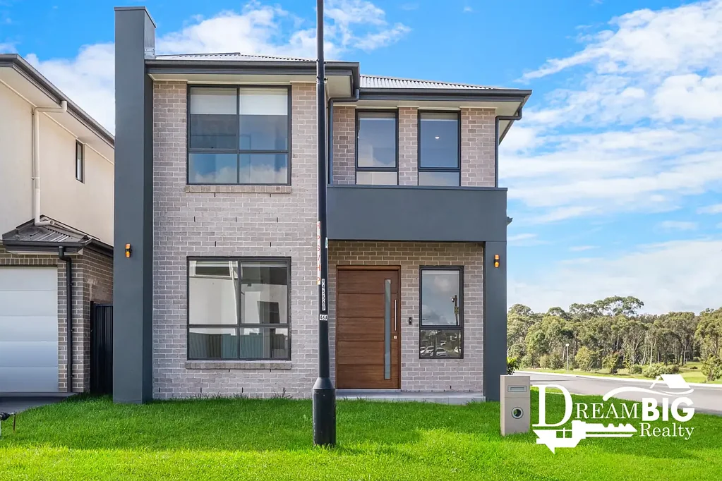 Riverstone 4 Bedroom Brand New Double Storey Opposite To The Park !!