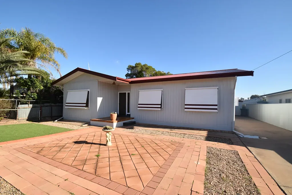 Furnished 3 Bedroom Home - South Location