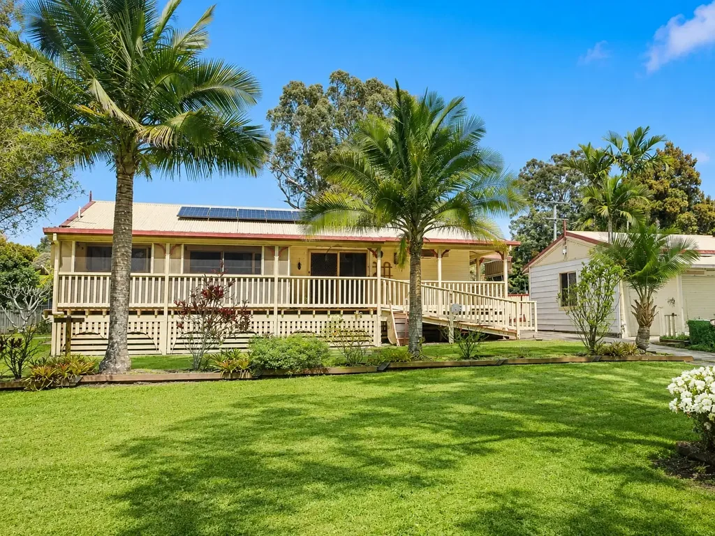 Macleay Island 3બેડરૂમ Space, Sheds & Serenity on 3,255 m2