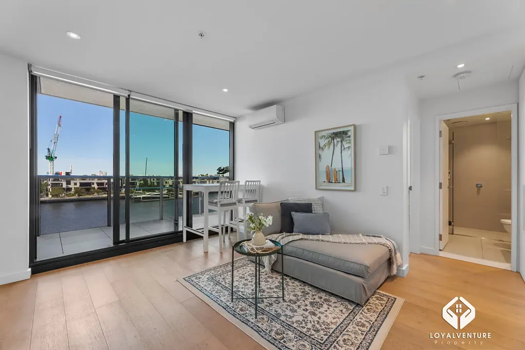 304/915 Collins Street, Docklands, VIC 3008