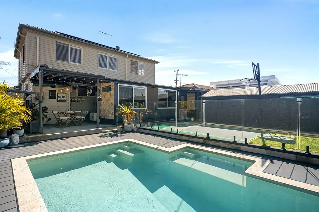 Engadine 4ห้องนอน Family Entertainer with Pool and Court