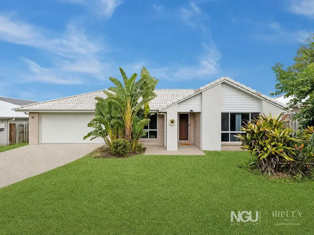 Fernvale 4Zimmer Modern Family Comfort with Stone Finishes, a Spacious Backyard and No Rear Neighbours