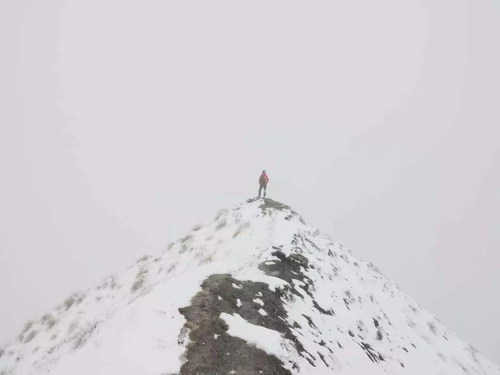 喜大普奔！瓦纳卡著名步道RoysPeak可以看山顶实况画面了