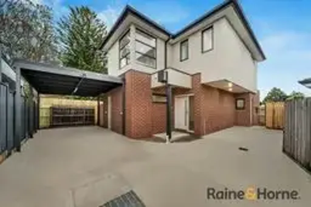 Modern 3-Bedroom Family Home in Prime Cranbourne Location