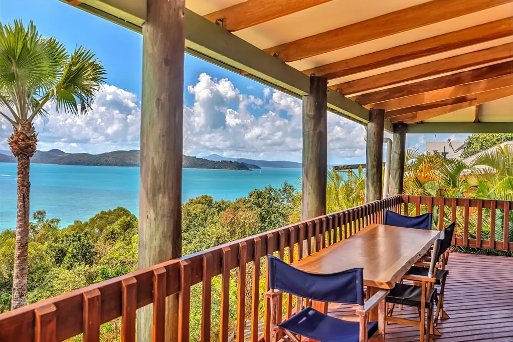Shute Harbour 4ਬੈੱਡਰੂਮ A Sunlit Timber Retreat